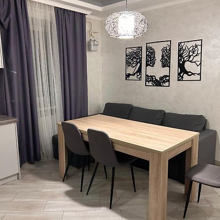 Апартаменти В Новобудові В Жк Фамілія Lviv Ngoại thất bức ảnh