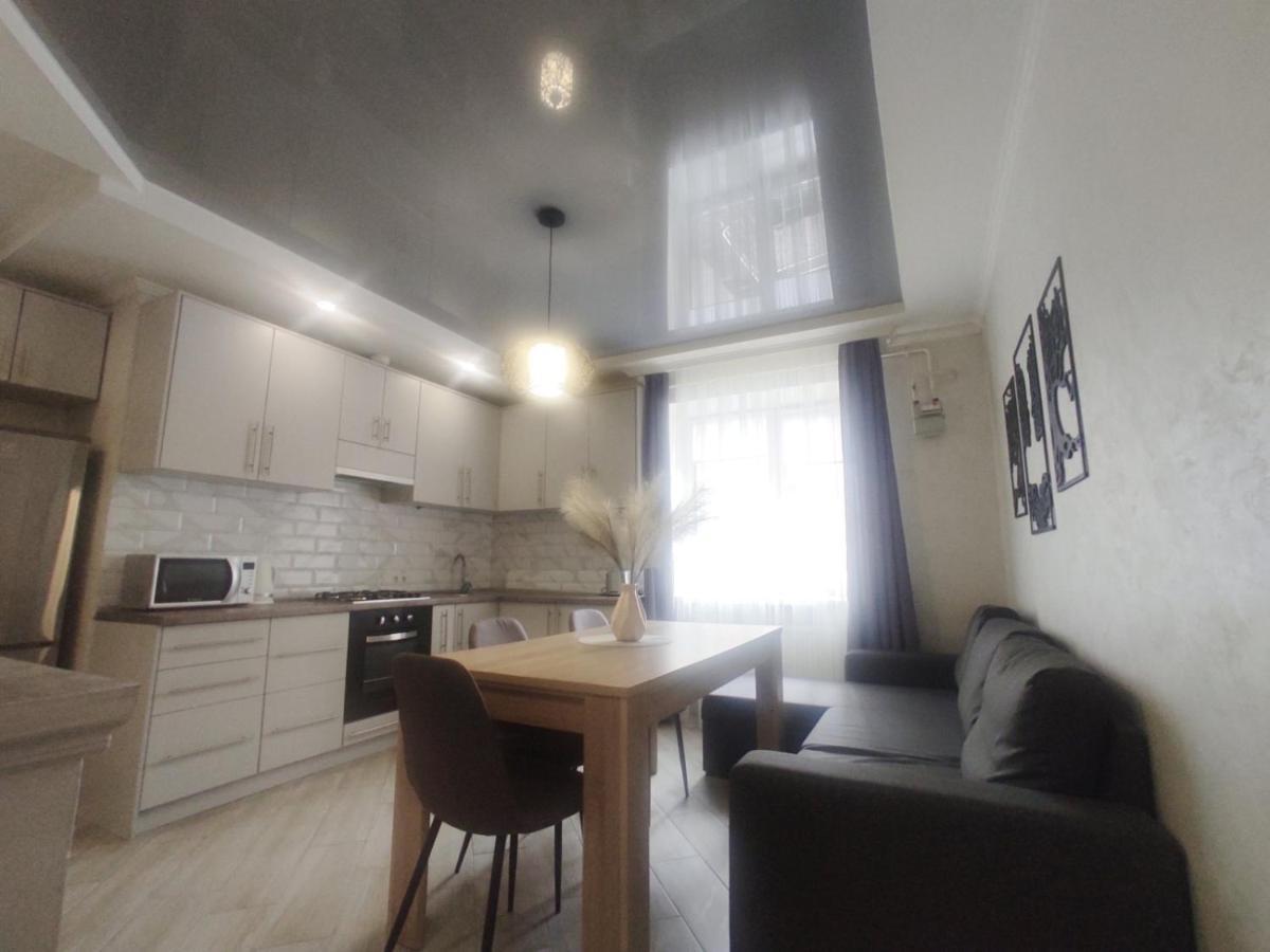 Апартаменти В Новобудові В Жк Фамілія Lviv Ngoại thất bức ảnh